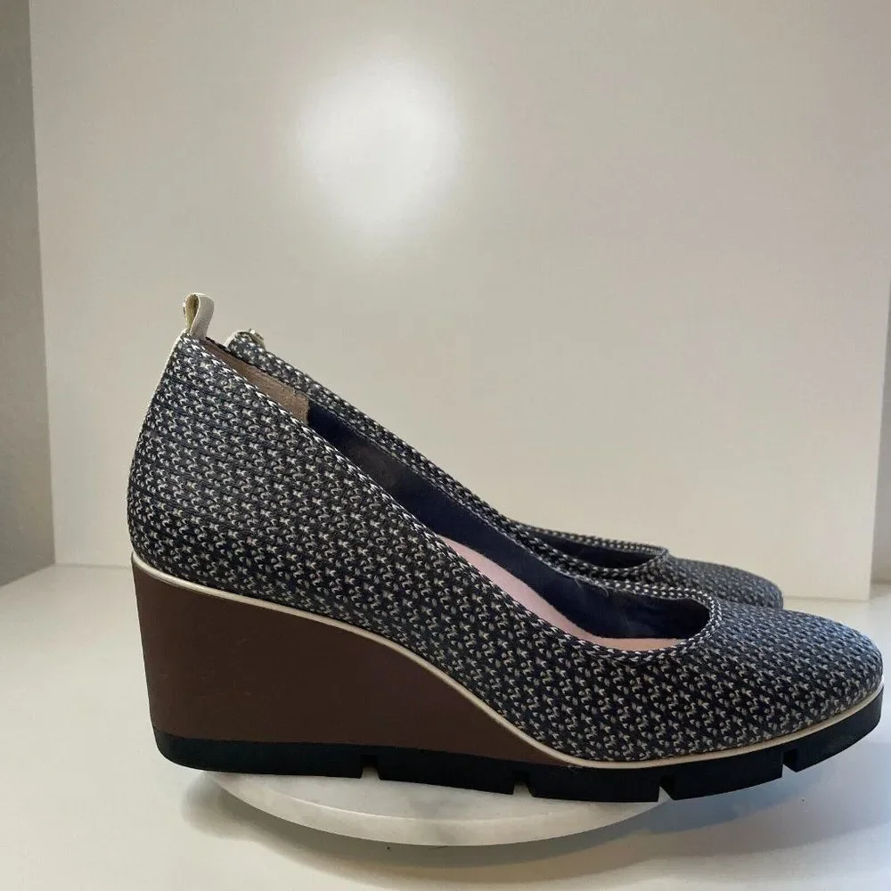 Betabrand Women's Blue All Weather Wedge Shoes Size 9M‎